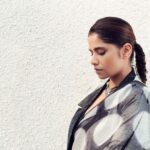 Sai Tamhankar Instagram - Saree ….. Yes ! But with a twist please … @thepotplantclothing @sakkshamsilver @nehachaudhary_ @digambar103 @jayshree2783 @vishal.patil36 @_prajwalkhade #saitamhankar #saree #withatwist #twists #blackwhite #veni