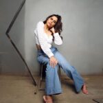 Sai Tamhankar Instagram - Casual है ! @kostume_county @digambar103 @jayshree2783 @nehachaudhary_ @shruu_t @vishal.patil36 @azim_shaikh1989 #saitamhankar #casualavtar #easy #denim #whitetop #basic #smartcasuals #mything