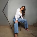 Sai Tamhankar Instagram - Casual है ! @kostume_county @digambar103 @jayshree2783 @nehachaudhary_ @shruu_t @vishal.patil36 @azim_shaikh1989 #saitamhankar #casualavtar #easy #denim #whitetop #basic #smartcasuals #mything