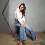 Sai Tamhankar Instagram - Casual है ! @kostume_county @digambar103 @jayshree2783 @nehachaudhary_ @shruu_t @vishal.patil36 @azim_shaikh1989 #saitamhankar #casualavtar #easy #denim #whitetop #basic #smartcasuals #mything