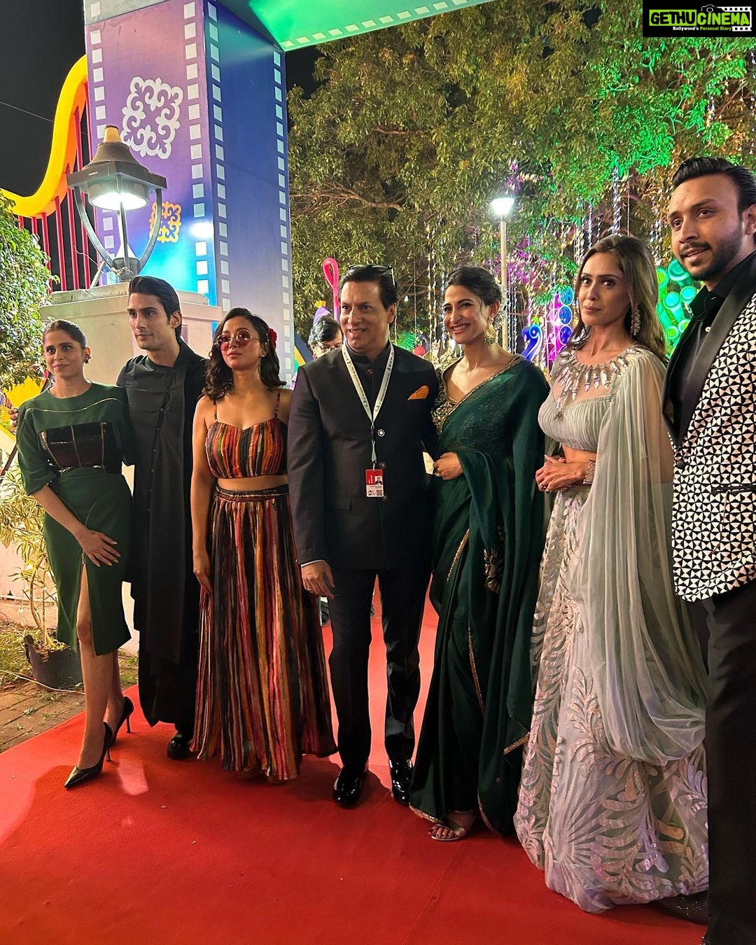 Sai Tamhankar Instagram - Moments before we saw the film together for the first time . It was indeed festive @iffigoa . Thank you for being so nice and kind and for the Pictures #shivam @dreamdraftfilms . #saitamhankar #teamindialockdown #iffi #goa #flyingvisit #premier #together Goa India