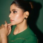 Sai Tamhankar Instagram - For India Lockdown at @iffigoa @virsheteofficial @viangevintage @nehachaudhary_ @digambar103 @jayshree2783 @kadamajay @m_o_u_s_u_m_i @azim_shaikh1989 #saitamhankar #iffi #goa #flyingvisit #indialockdown #phoolmati #migrant Goa India