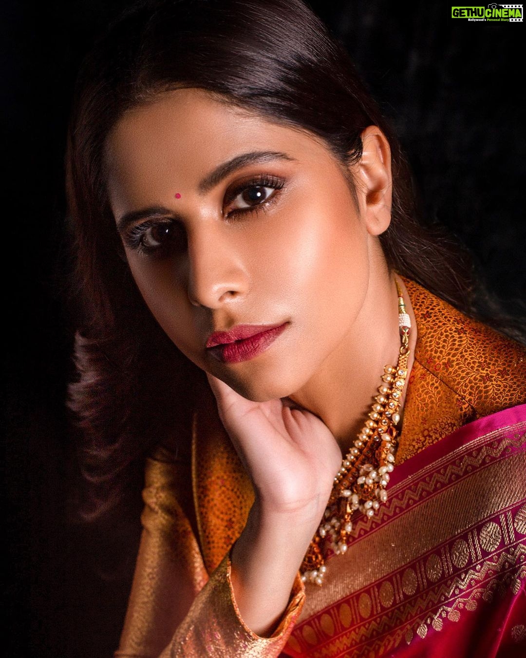 Sai Tamhankar Instagram - ✨🪔✨ @warpnweftbysagrikarai @koharbykanika @digambar103 @jayshree2783 @nehachaudhary_ @ipshita.db @vishal.patil36 @azim_shaikh1989 #saitamhankar #sixyardsofelegance #saree #sareelove #pink #festivevibes Diwali