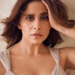 Sai Tamhankar Instagram - For Elle Beauty Awards Tonight @akhlstudio @digambar103 @jayshree2783 @nehachaudhary_ @kadamajay @m_o_u_s_u_m_i @azim_shaikh1989 #saitamhankar #ellebeautyawards #elle #tonight #glammed #wawawoom