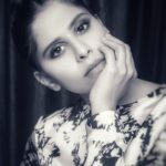 Sai Tamhankar Instagram – Hey Friday ! 

@ranbirmukherjeeofficial 
@digambar103 
@jayshree2783 
@nehachaudhary_ 
@ipshita.db 
@vishal.patil36 
@azim_shaikh1989 

#saitamhankar #black #white #monochrome #mhj