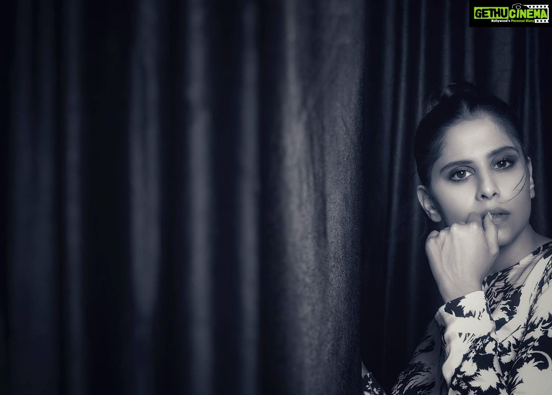 Sai Tamhankar Instagram - Monochrome Magic on a Thursday.. @ranbirmukherjeeofficial @digambar103 @jayshree2783 @nehachaudhary_ @ipshita.db @vishal.patil36 @azim_shaikh1989 #saitamhankar #black #white #monochrome #mhj