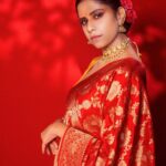 Sai Tamhankar Instagram - 🪔 @warpnweftbysagrikarai @kankshinistudio @digambar103 @jayshree2783 @nehachaudhary_ @ipshita.db @vishal.patil36 @azim_shaikh1989 #Sairam Ha kar#diwaliready #red #roses #redroses #lehengacholi #ने