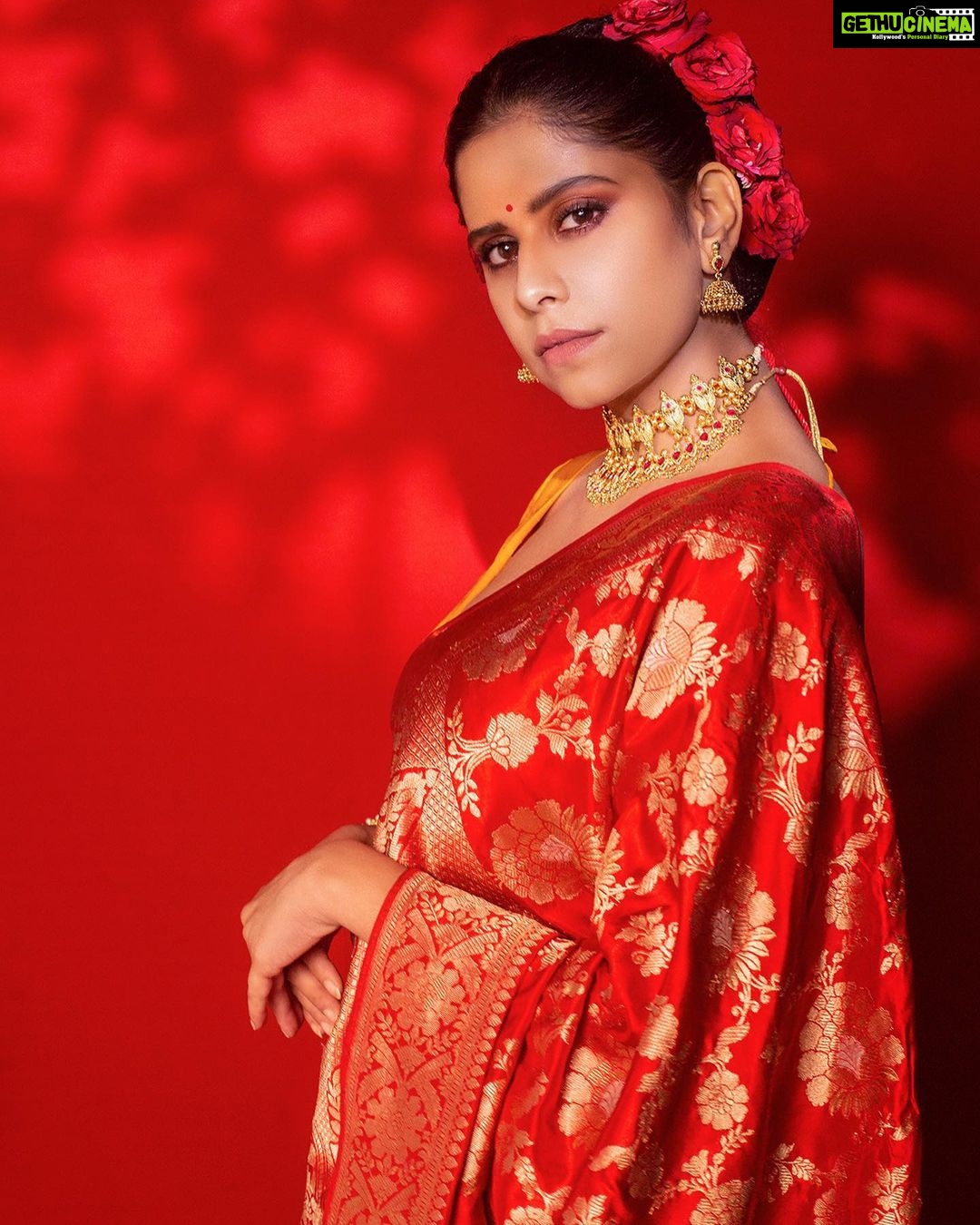 Sai Tamhankar Instagram - 🪔 @warpnweftbysagrikarai @kankshinistudio @digambar103 @jayshree2783 @nehachaudhary_ @ipshita.db @vishal.patil36 @azim_shaikh1989 #Sairam Ha kar#diwaliready #red #roses #redroses #lehengacholi #ने
