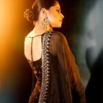 Sai Tamhankar Instagram - My Most Favourite Festival Is Here 🥳✨ @pallavijaipur @shoppaksha @digambar103 @reshma_makeup_hairstylist @ipshita.db @nehachaudhary_ For sundari’s Diwali Party .. Thank you for having me over and thank you for such a wonderful evening @kritisanon ; be unstoppable. Kay plans diwali che ? #saitamhankar #kritisanon #diwaliparty #diwaliishere #mostfav #favtimeofyear #lettgefestivitiesbegin