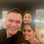 Sai Tamhankar Instagram - My Most Favourite Festival Is Here 🥳✨ @pallavijaipur @shoppaksha @digambar103 @reshma_makeup_hairstylist @ipshita.db @nehachaudhary_ For sundari’s Diwali Party .. Thank you for having me over and thank you for such a wonderful evening @kritisanon ; be unstoppable. Kay plans diwali che ? #saitamhankar #kritisanon #diwaliparty #diwaliishere #mostfav #favtimeofyear #lettgefestivitiesbegin