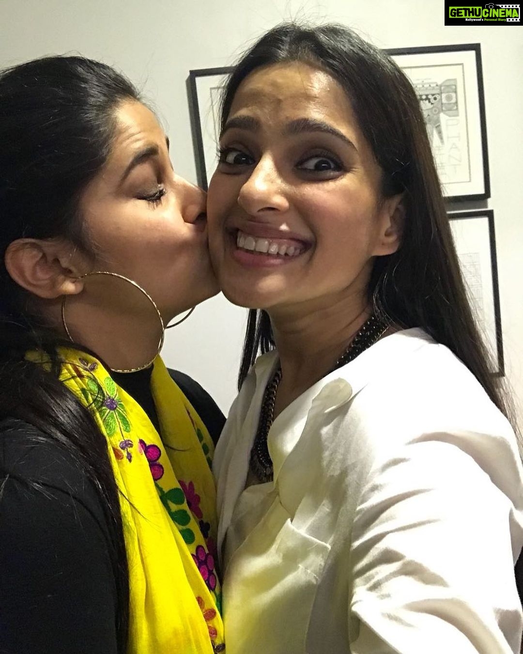 Sai Tamhankar Instagram - Happiest Birthday Pri ! I realised how much I love you that night when you drove all the way for @girijaoakgodbole s birthday ; Yep I was jealous . Thank you for teaching me endurance and commitment; love you loads . #happybirthday #happybirthdaypriyabapat #ironlady #pri #saitamhankar #priyabapat #friends #friendsforever