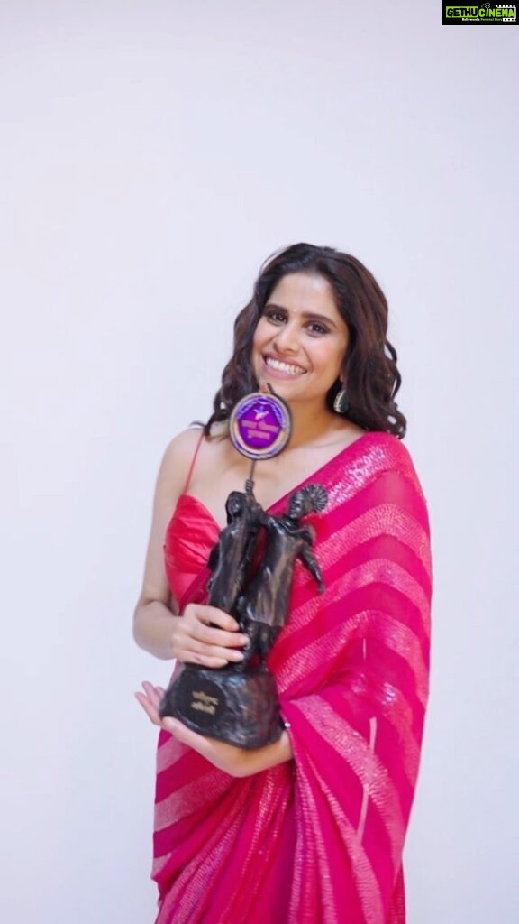 Sai Tamhankar Instagram - Thank you @pravahpicture for honouring me with the best actress award for my film @pondicherrythemovie ! Nikita ; my character from this film has a piece of my soul . #saitamhankar #bestactress #nikita #pondicherry