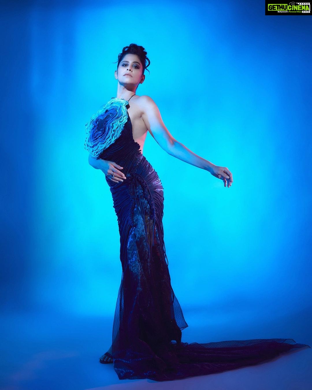 Sai Tamhankar Instagram - Wochu gonna do wid all that punk !!! For Filmfare Marathi Tonight @vaishalisstudio @aahiradiamonds @voycejewellery @nehachaudhary_ @satyamakeupartist @jayshree2783 @kadamajay @santushtimahadeo @vishal.patil36 #saitamhankar #filmfare #nominee #pondycherry