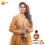 Sai Tamhankar Instagram - झी चित्र गौरव पुरस्कार सोहळा २०२३ - मराठी पाऊल पडते पुढे विजेती - सई ताम्हणकर चर्चा रंगणार बातमी गाजणार. #ZeeChitraGaurav #ZGP #ZeeMarathi #ZeeChitraGaurav2023