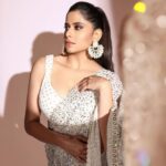 Sai Tamhankar Instagram - रूबरू सफेद ! @tyaarindia @shringaaar.theethnicstory @nehachaudhary_ @digambar103 @jayshree2783 @shruu_t #saitamhankar #white #sareemultiverse