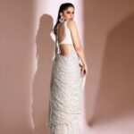 Sai Tamhankar Instagram - सफेद ! @tyaarindia @shringaaar.theethnicstory @nehachaudhary_ @digambar103 @jayshree2783 @shruu_t #saitamhankar #white #sareemultiverse