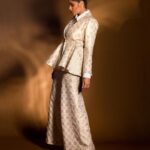 Sai Tamhankar Instagram - Unconventional @ggofficial.18 @noname.makings @nehachaudhary_ @digambar103 @jayshree2783 @ipshita.db #saitamhankar #unconventionalthings #pantsuit #loveforpantsuits