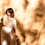 Sai Tamhankar Instagram - Meanwhile me thinking of MHJ ! @eshakoul_official @shillpapuriidesignerjewellery @digambar103 @jayshree2783 @nehachaudhary_ @ipshita.db @santushtimahadeo @azim_shaikh1989 #saitamhankar #sixyardexcellence #sareelove #nzakat