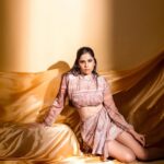 Sai Tamhankar Instagram - 🤎 @nan.thelabel @nehachaudhary_ @digambar103 @jayshree2783 @ipshita.db @santushtimahadeo @azim_shaikh1989 #saitamhankar #brown #chocolate #caramel #glam #glamming