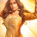 Sai Tamhankar Instagram - झी चित्रगौरव २०२३ Gold dust ✨ @jigarmaliofficial @pinklanebyrashi @digambar103 @jayshree2783 @nehachaudhary_ @ipshita.db @brewbackersmedia @santushtimahadeo @azim_shaikh1989 @mandalsaddam #saitamhankar #gold #goldrush #sunshine #grateful #blessings