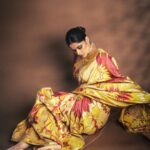 Sai Tamhankar Instagram – Festive Feels ..

#saitamhankar #yellowsaree #saree #नथ #bappamoraya