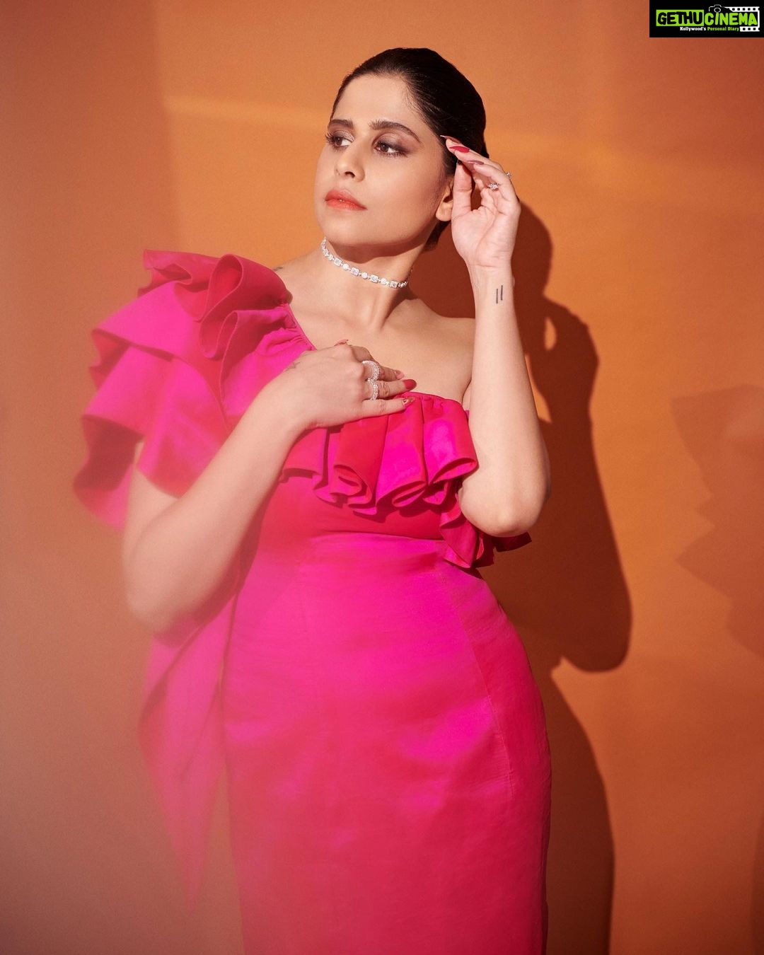 Sai Tamhankar Instagram - Fun dressing up for a birthday party ! Happy Birthday @applausesocial ; absolutely looking forward to the new journey we are embarking on . Lots of love and luck @sameern Sir and @segaldeepak Sir ! Outfit - @ranbirmukherjeeofficial Jewellery- @karishma.joolry Makeup - @digambar103 Hair - @jayshree2783 Styled by - @who_wore_what_when Photography- @rishabhkphotography #saitamhankar #pinkdress #pinknails #pink #pinknight
