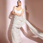 Sai Tamhankar Instagram - सफेद ! @tyaarindia @shringaaar.theethnicstory @nehachaudhary_ @digambar103 @jayshree2783 @shruu_t #saitamhankar #white #sareemultiverse