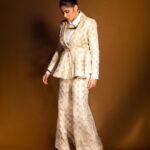 Sai Tamhankar Instagram - Unconventional @ggofficial.18 @noname.makings @nehachaudhary_ @digambar103 @jayshree2783 @ipshita.db #saitamhankar #unconventionalthings #pantsuit #loveforpantsuits