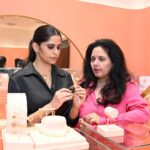 Sai Tamhankar Instagram - Delighted to inaugurate @melorra_com ‘s 15th experience center in India ; and first in Pune at the Phoenix Market City. They have 17000+ trendy lightweight designs in gold and diamond. It surely is a 21st century gold shopping experience. Pune people, head to #Melorra experience center today for fashion, gold jewellery and more. Phoenix Marketcity - Pune