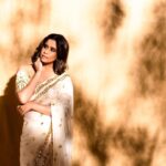 Sai Tamhankar Instagram - Meanwhile me thinking of MHJ ! @eshakoul_official @shillpapuriidesignerjewellery @digambar103 @jayshree2783 @nehachaudhary_ @ipshita.db @santushtimahadeo @azim_shaikh1989 #saitamhankar #sixyardexcellence #sareelove #nzakat