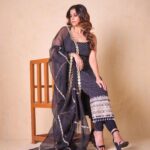 Sai Tamhankar Instagram - Regal morning … @anjanabohra_official @nehachaudhary_ @digambar103 @jayshree2783 @akshay_26 @azim_shaikh1989 @vishal.patil36 #saitamhankar #suit #desi #desigirl