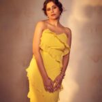 Sai Tamhankar Instagram - Stepping into celebrations with my own sunshine ! Happy happy Birthday @zee5 . @nidhiandmahak @koharbykanika @ethnicandaz @nehachaudhary_ @digambar103 @jayshree2783 @visualaffairs_va @azim_shaikh1989 #saitamhankar #sunshine #sunshinegirl #yellow #hooked #zee5 #celebration #hookedtozee5 #ruffles #plait