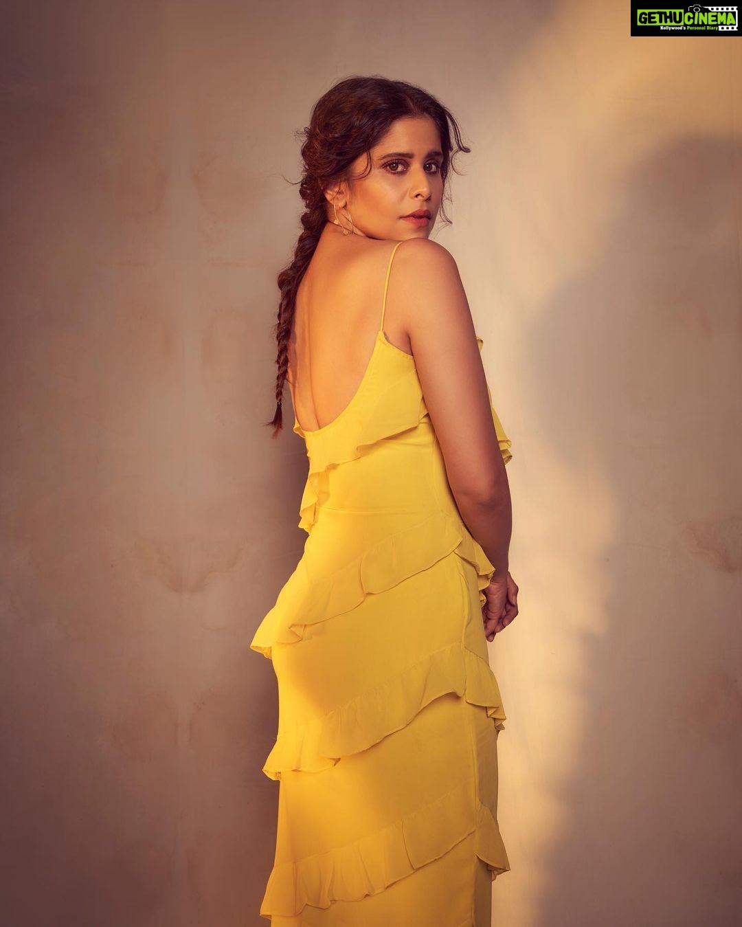 Sai Tamhankar Instagram - Stepping into celebrations with my own sunshine ! Happy happy Birthday @zee5 . @nidhiandmahak @koharbykanika @ethnicandaz @nehachaudhary_ @digambar103 @jayshree2783 @visualaffairs_va @azim_shaikh1989 #saitamhankar #sunshine #sunshinegirl #yellow #hooked #zee5 #celebration #hookedtozee5 #ruffles #plait