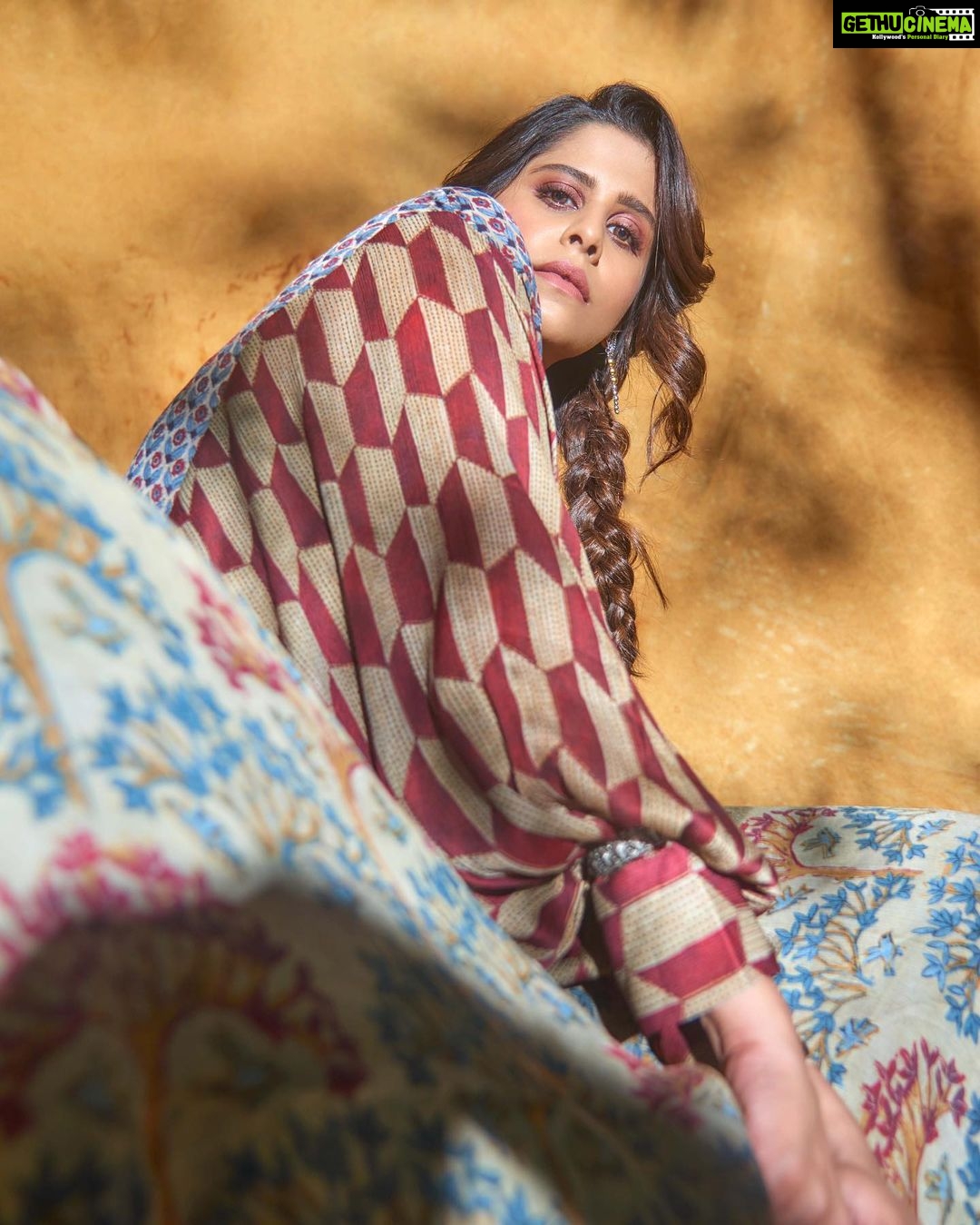 Sai Tamhankar Instagram - My bohemian affair . . . @shraddharambhia_official @pinklanebyrash @pinklanebyrashi @keiyura_jewelry @nehachaudhary_ @satyamakeupartist @jayshree2783 @akshay_26 @vishal.patil36 @azim_shaikh1989 #saitamhankar #thatbohogal #bohemian #bohochic