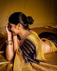 Sai Tamhankar Instagram - This ! #iykyk 

@aura_benaras 
@pinklanebyrashi 
@nehachaudhary_ 
@digambar103 
@jayshree2783 
@ipshita.db 
@vishal.patil36 
@sonymarathi 
@brewbackersmedia 

#saitamhankar #publicdemand #poll #thisorthat #yousaidthis #this #blackyards