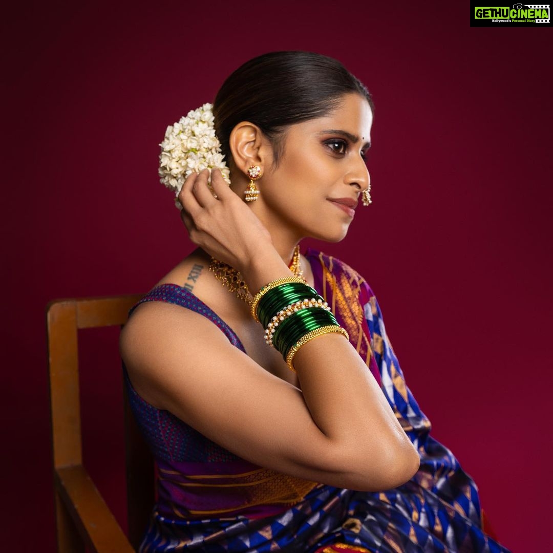Sai Tamhankar Instagram - अस्सल . . . @pratha_sarees @kankshinistudio @satyamakeupartist @poonamsrv @nehachaudhary_ @kalyaam_2.0 @vishal.patil36 @azim_shaikh1989 #saitamhankar #precioussixyards #sixyardsofelegance #sixyards #nath #नथ #raresighting