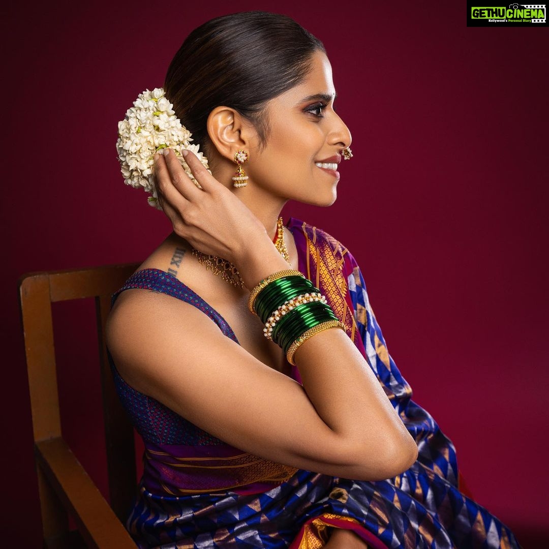 Sai Tamhankar Instagram - अस्सल . . . @pratha_sarees @kankshinistudio @satyamakeupartist @poonamsrv @nehachaudhary_ @kalyaam_2.0 @vishal.patil36 @azim_shaikh1989 #saitamhankar #precioussixyards #sixyardsofelegance #sixyards #nath #नथ #raresighting