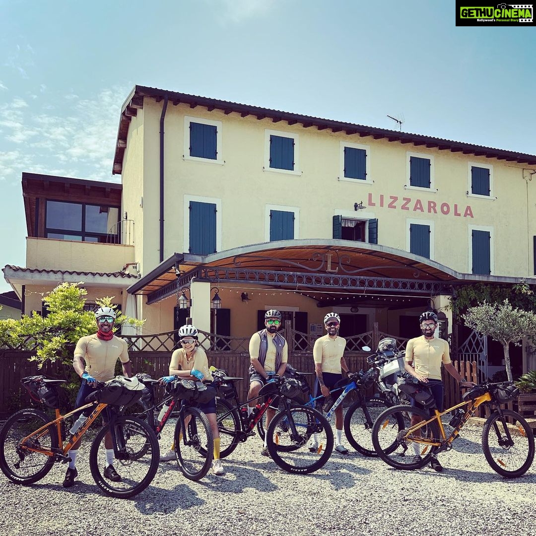 Saiyami Kher Instagram - L’crew. #bikepackingitaly @trekbikesindia @goproindia @met_helmets @pellasportswear @clearpani @playboxtvofficial @rockbros_global Trattoria Lizzarola