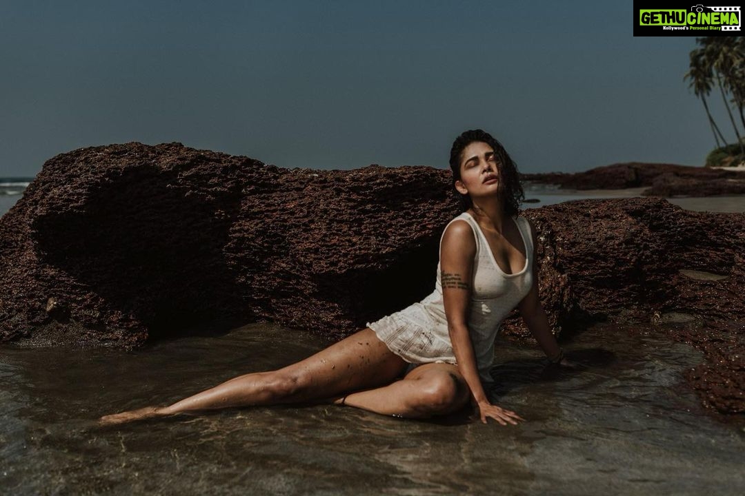 Sakshi Pradhan Instagram - #Sandy #toes, #sunkissed #nose 🕶️☀️🧉🌴🪬 Wardrobe - @bajaeast
