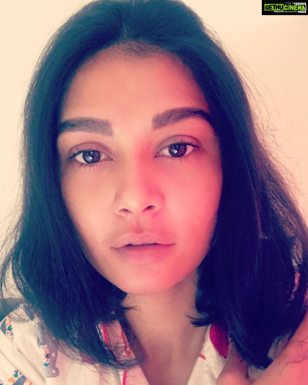 Sakshi Pradhan Instagram - #End is near #Start of my future self is here! 🥂 .. .. .. .. .. .. #2022 #2023 #newyear #greaternewyear #Happynewyear #gratitude #salvation #positivethoughts #stayconnected