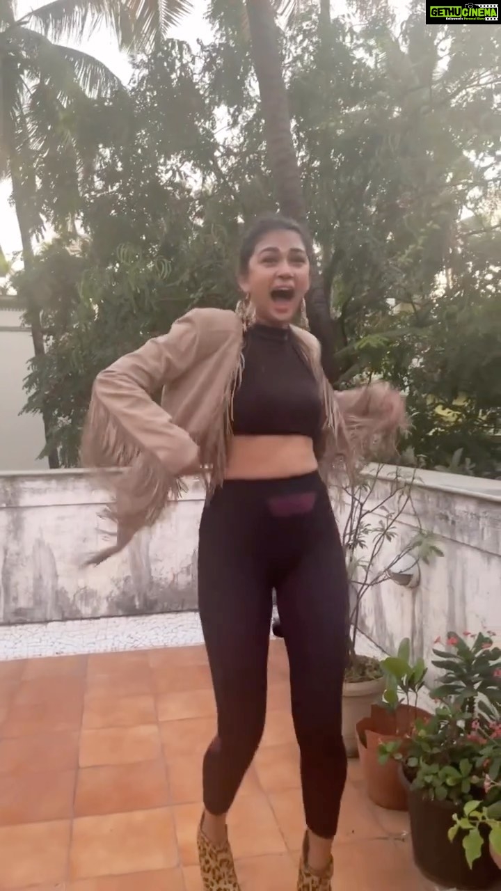 Sakshi Pradhan Instagram - #Bombay Winterβs be like π
π π@houseofjskjewels π§₯#Outfit @guess π@decathlonsportsindia π’#wedges @bebe #RawSakshi . . . . . . . . . . . . . . . . #reelsinstagram #holiday #chillvibes #justme #beingme #winteroutfit #mumbaiwinters #viralreels #instafashion #instadaily #sakshipradhan #2022 #reelitfeelit #reelindia #reelkarofeelkaro #badassangel #gratitude #godschild Hill Road, Bandra