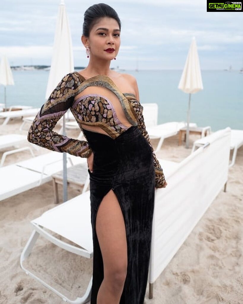 Sakshi Pradhan Instagram - #Cannes #Cannesfilmfestival #Cannes2023Natalie @festivaldecannes Outfit- @dlmayaofficial Styled by @ameysh @knaufjewels Jewels Lauch at @themembersclubincannes Party by @jojodye1 📷 by @roxannereinebach Hair by @sandralollypopcoiffure @itsmesakshii Cannes Film Festival