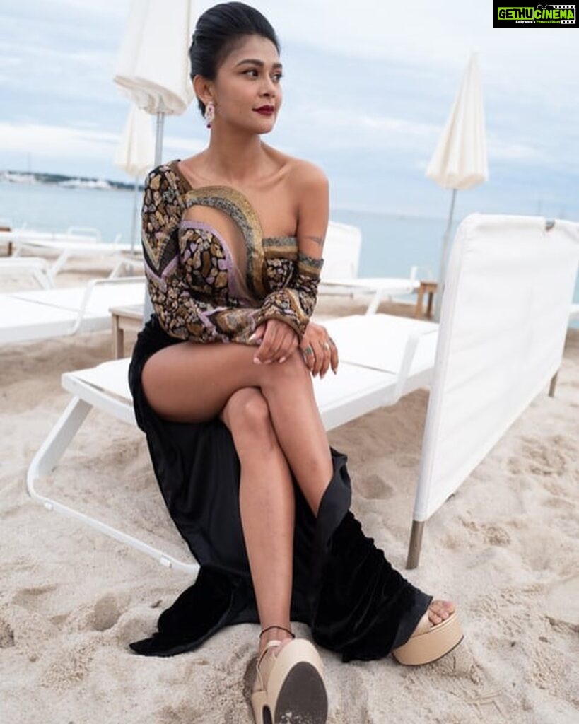 Sakshi Pradhan Instagram - #Cannes #Cannesfilmfestival #Cannes2023Natalie @festivaldecannes Outfit- @dlmayaofficial Styled by @ameysh @knaufjewels Jewels Lauch at @themembersclubincannes Party by @jojodye1 📷 by @roxannereinebach Hair by @sandralollypopcoiffure @itsmesakshii Cannes Film Festival
