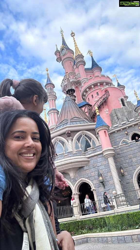 Sameera Reddy Instagram - Took me 44 yrs to see Disneyland for the first time🥺 The universe wanted me to experience this with my babies and boy was it worth it ❤️ I was a child all over again and I can’t tell you how happy it made me to have this first with my kids and Akshai ! @disneylandparis 💫 #summer #vacay #momlife #motherhood #travelwithkids #messymama #travel #disney @thinkstrawberries @explorefrance #disneylandparis #AvengersCampusParis #thinkStrawberries #ExploreFrance