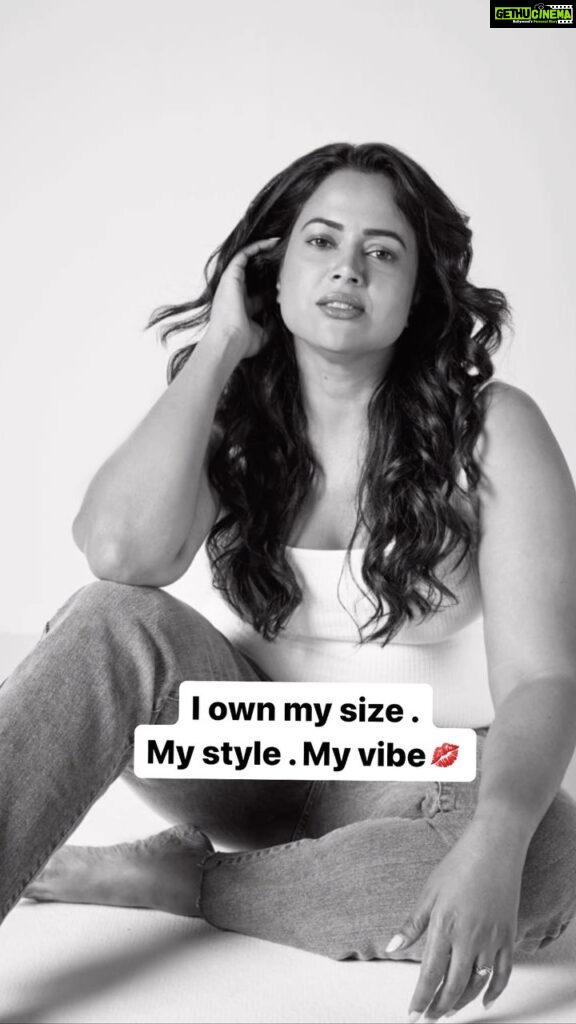 Sameera Reddy Instagram - Celebrating all the beautiful mamas! We are perfect just the way we are 🕶️❤️ #happymothersday #bodypositive #mama Photography: @shwetashetty86 Mua @makeupbyrishabk Hair @nat_chava