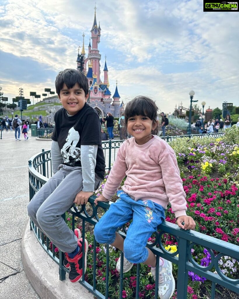 Sameera Reddy Instagram - Disneyland Paris was everything and more! 🤸🇫🇷❤️ Mama tips 😃- book in advance . 2 day ticket for sure to cover both parks . The RER trains were very convenient ( and cost effective) from Paris. 45 min tops! Don’t miss the grand parade in the evening and tho it was tough to stay awake for the 11 pm fireworks show, it was one of the most spectacular things we experienced . Nyra was not 1.02m in height so she missed a few things/ but lots of options for both her and Hans! her afternoon naps were tough because it’s the age you don’t really use a stroller but you need one 😅 carry snacks in a back pack always with wipes! Fast track passes do help cut the line but not for all rides (they are fab if you can get them) don’t miss the lion king & Mickey the magician shows ( they are free but to beat the crowd , if you have a Mastercard you can secure a seat at the city hall desk 2 hrs Prior) more reels coming up soon! So much to see 💫 @disneylandparis @explorefrance @thinkstrawberries #momlife #travelwithkids #messymama #disneylandparis #AvengersCampusParis #thinkStrawberries #ExploreFrance