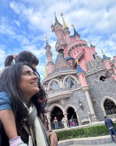 Sameera Reddy Instagram - Disneyland Paris was everything and more! 🤸🇫🇷❤️
Mama tips 😃- book in advance . 2 day ticket for sure to cover both parks . The RER trains were very convenient ( and cost effective) from Paris. 45 min tops! Don’t miss the grand parade in the evening and tho it was tough to stay awake for the 11 pm fireworks show, it was one of the most spectacular things we experienced . Nyra was not 1.02m in height so she missed a few things/ but lots of options for both her and Hans! her afternoon naps were tough because it’s the age you don’t really use a stroller but you need one 😅 carry snacks in a back pack always with wipes! Fast track passes do help cut the line but not for all rides (they are fab if you can get them) don’t miss the lion king & Mickey the magician shows ( they are free but to beat the crowd , if you have a Mastercard you can secure a seat at the city hall desk 2 hrs Prior) more reels coming up soon! So much to see 💫 @disneylandparis @explorefrance @thinkstrawberries #momlife #travelwithkids 
#messymama #disneylandparis #AvengersCampusParis #thinkStrawberries #ExploreFrance