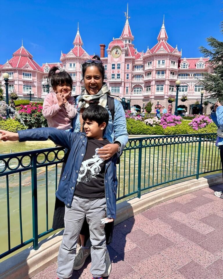 Sameera Reddy Instagram - Disneyland Paris was everything and more! 🤸🇫🇷❤️ Mama tips 😃- book in advance . 2 day ticket for sure to cover both parks . The RER trains were very convenient ( and cost effective) from Paris. 45 min tops! Don’t miss the grand parade in the evening and tho it was tough to stay awake for the 11 pm fireworks show, it was one of the most spectacular things we experienced . Nyra was not 1.02m in height so she missed a few things/ but lots of options for both her and Hans! her afternoon naps were tough because it’s the age you don’t really use a stroller but you need one 😅 carry snacks in a back pack always with wipes! Fast track passes do help cut the line but not for all rides (they are fab if you can get them) don’t miss the lion king & Mickey the magician shows ( they are free but to beat the crowd , if you have a Mastercard you can secure a seat at the city hall desk 2 hrs Prior) more reels coming up soon! So much to see 💫 @disneylandparis @explorefrance @thinkstrawberries #momlife #travelwithkids #messymama #disneylandparis #AvengersCampusParis #thinkStrawberries #ExploreFrance
