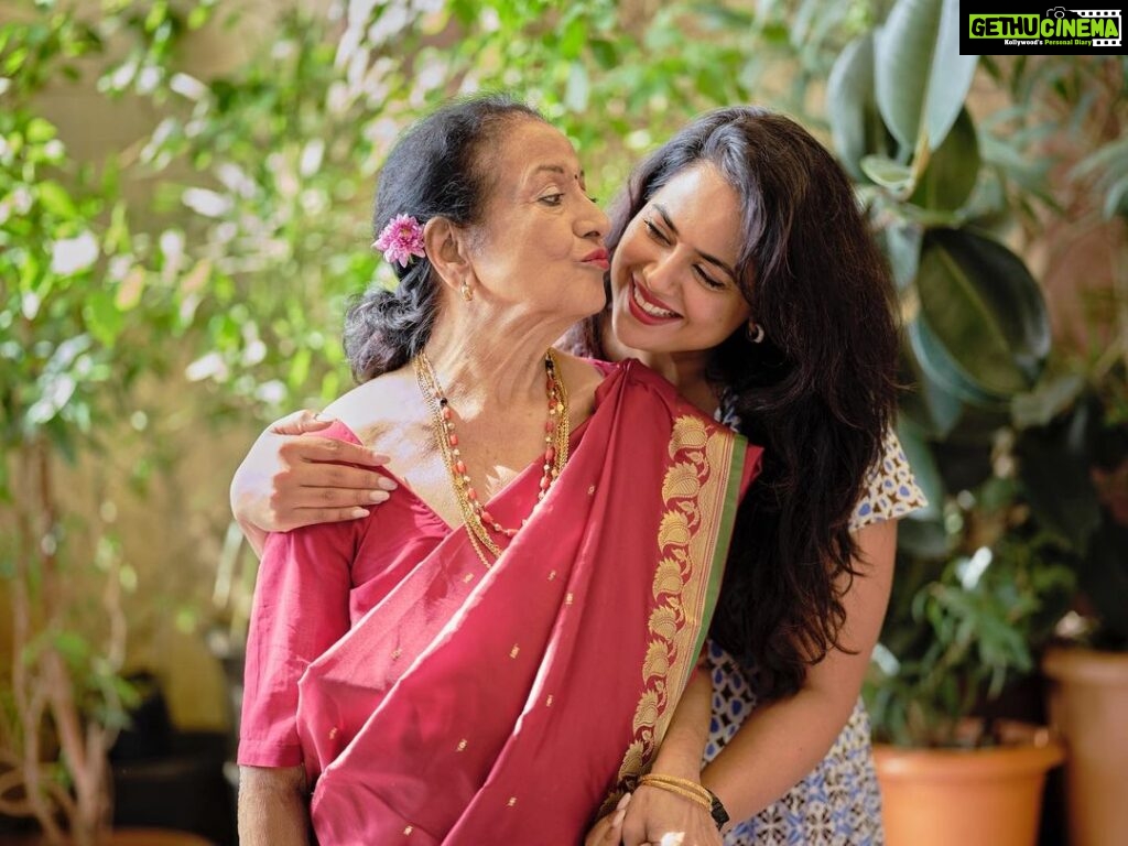 Sameera Reddy Instagram - When I was 18 yrs old, I told my mom i wanted her to get me married off . I just had heartbreak at that point and I was very lost with no direction . No career drive and The pressure of having famous sisters added to it. My mother told me I was making this decision out of fear and instead of trying to find myself in a man and marriage , she wanted me to define myself , earn respect, be courageous and go out there and fight with my fears. She wanted me to find myself. . And it’s one of the most life changing moments I’ve had ❤️ thank you mama for always believing in me . Then and always 💫love you mama ! #happymothersday 📷 @magicalmomentz97