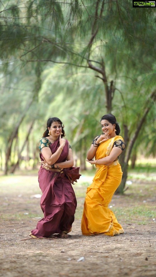 Samskruthy Shenoy Instagram - Baharala haa madhumaas nava ❤ with my dear @aswathi_sasidharan__ Better late than never 😝 Makeup - @aswathi_makeover @beleza_studio_academy VC - @_sooraj_sankar_ #trending #trendingsongs #trendingreels #baharalahamadhumas #marathisong # Valapu Beach